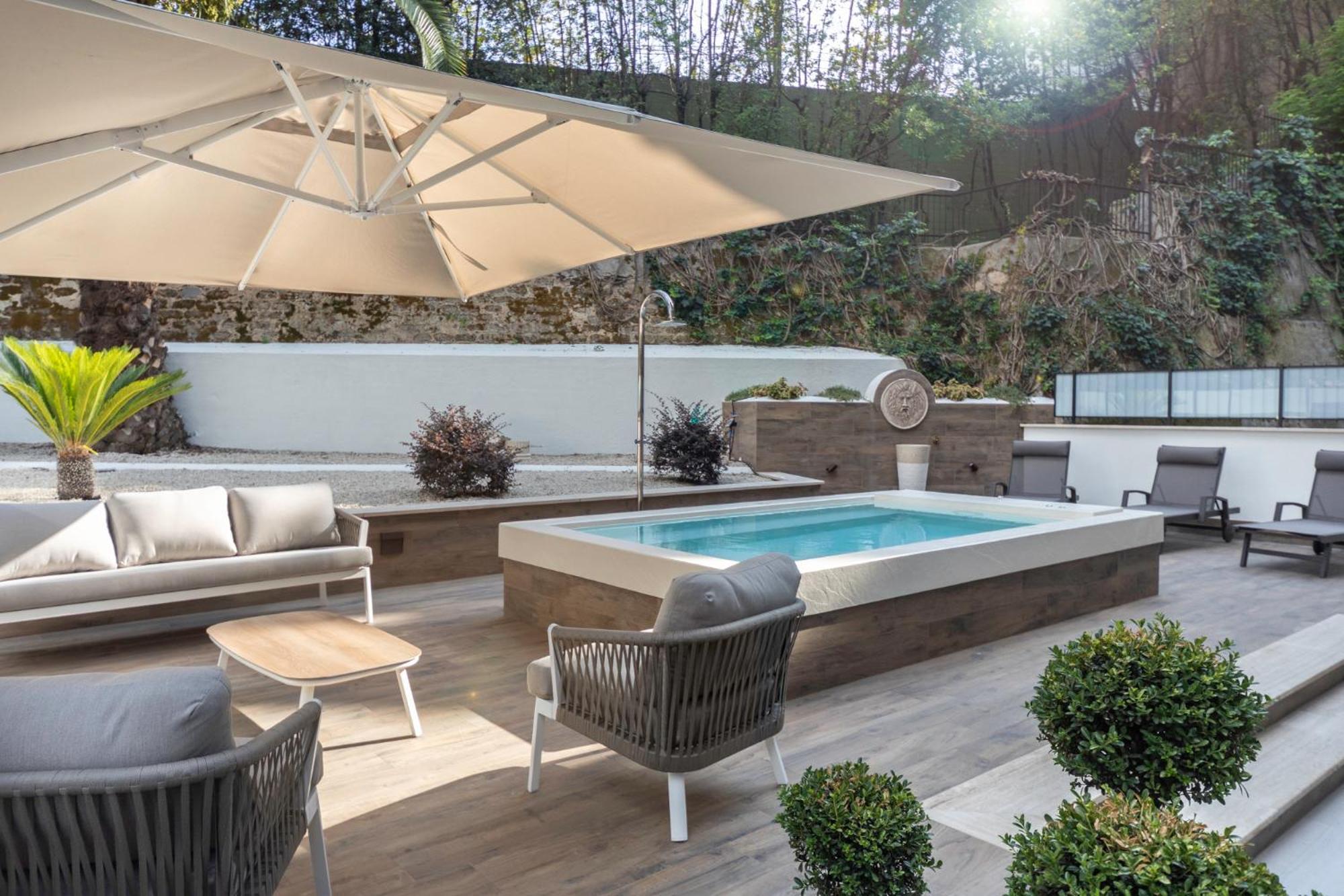 Pool & Vatican Luxury Apartment