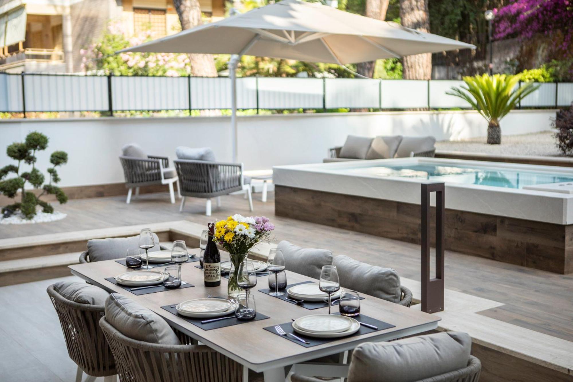 Pool & Vatican Luxury Rome